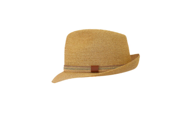 Sombrero marrón claro con ala corta y diseño moderno.