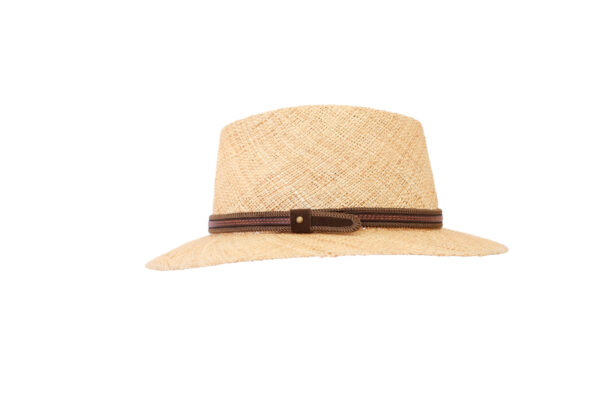 Sombrero de paja con copa recta y cinta marrón.