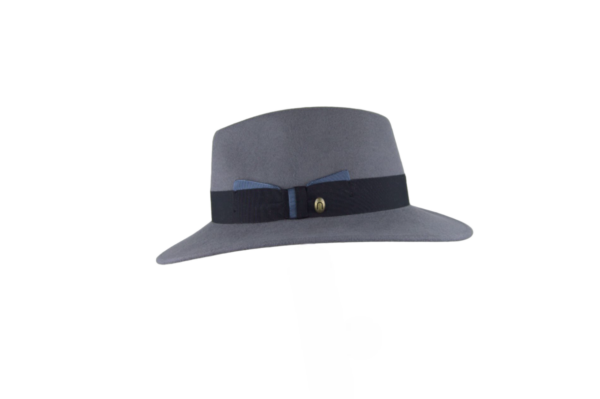 Sombrero gris con banda negra y detalle de lazo azul – Nieta de José